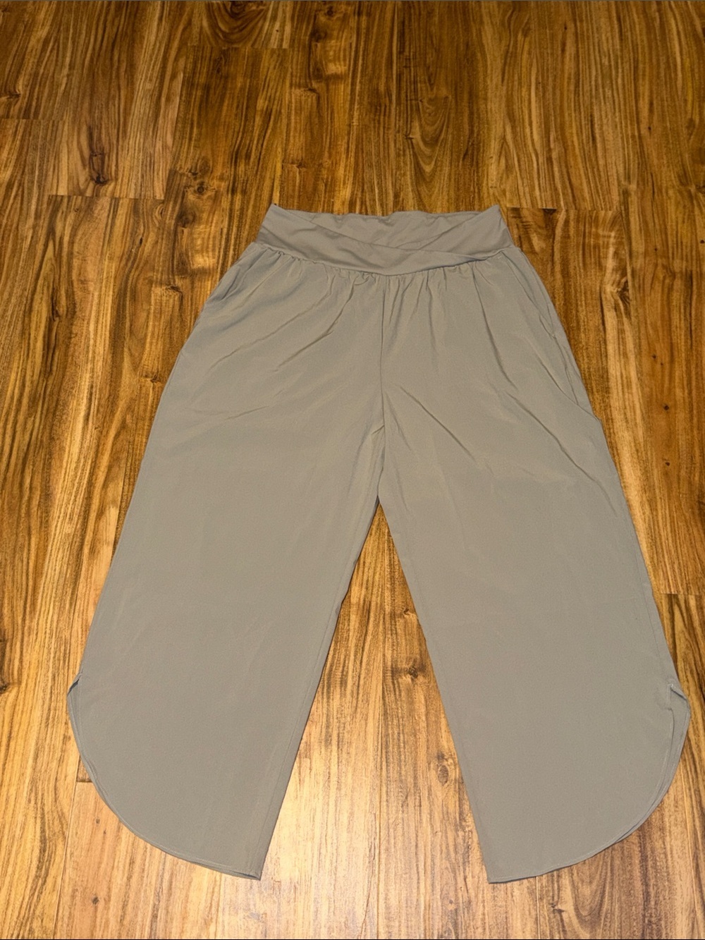 HALARA women large 12 14 pants capri short crop Light gray Wide Leg new breezful
